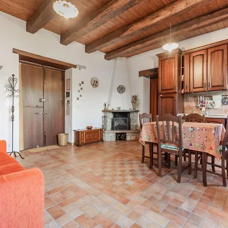 Holiday home Belvilla By Oyo Vibrant Cottage Near Lake In Bomba