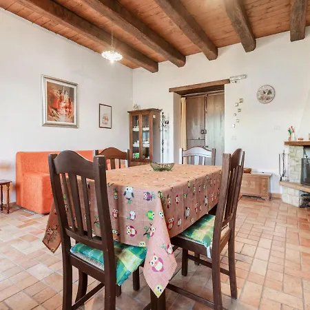 Holiday home Belvilla By Oyo Vibrant Cottage Near Lake In Bomba *
